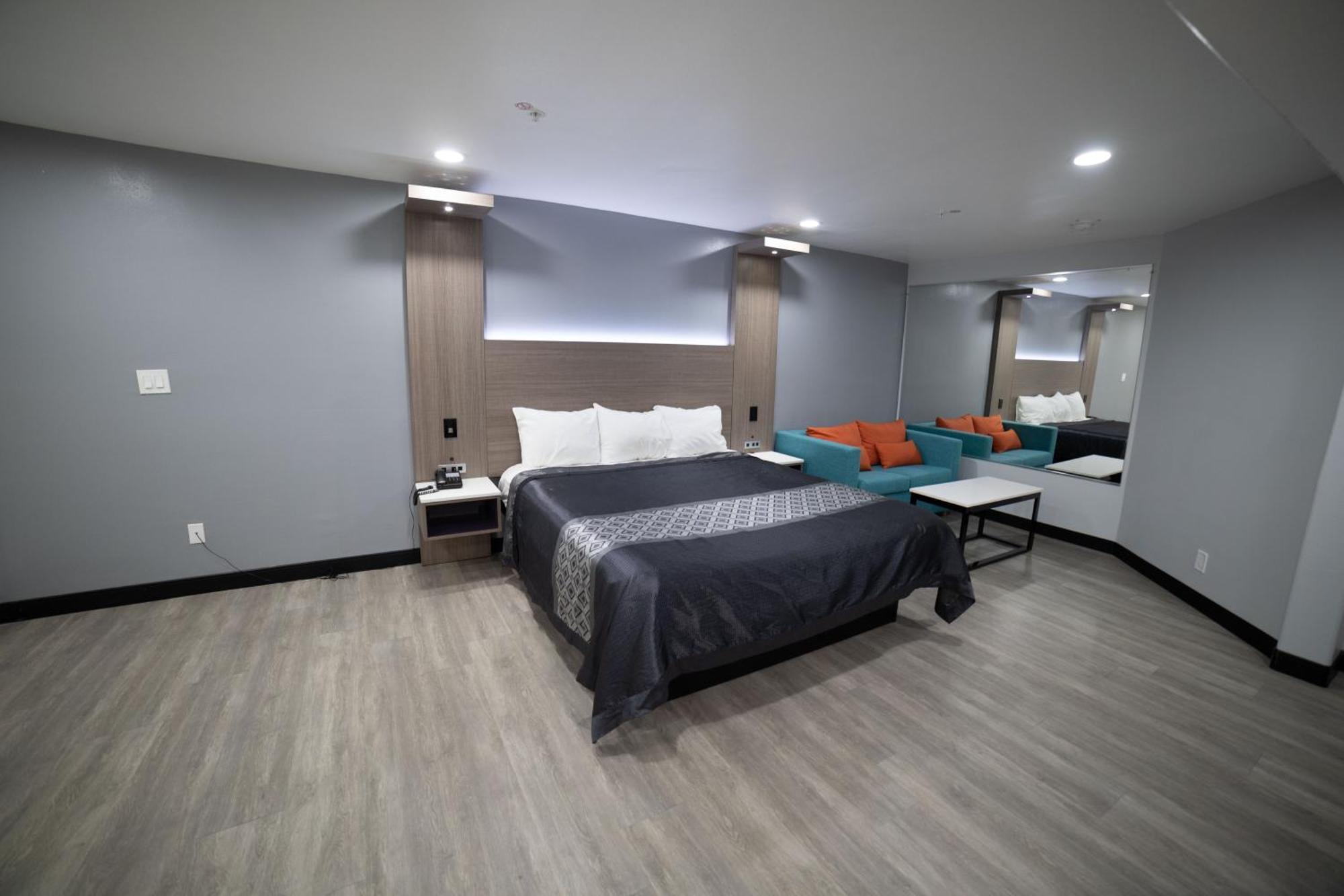 Express Inn & Suites Ontario Airport Екстериор снимка