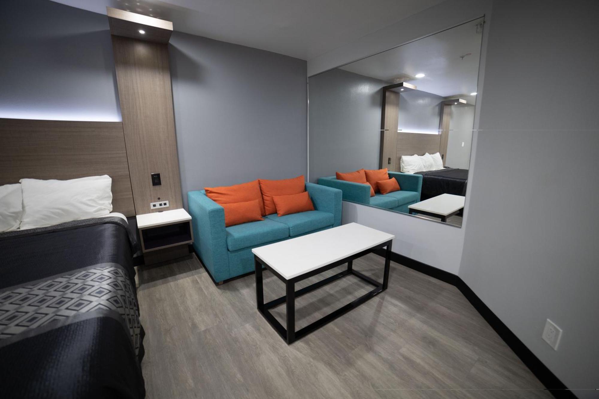 Express Inn & Suites Ontario Airport Екстериор снимка