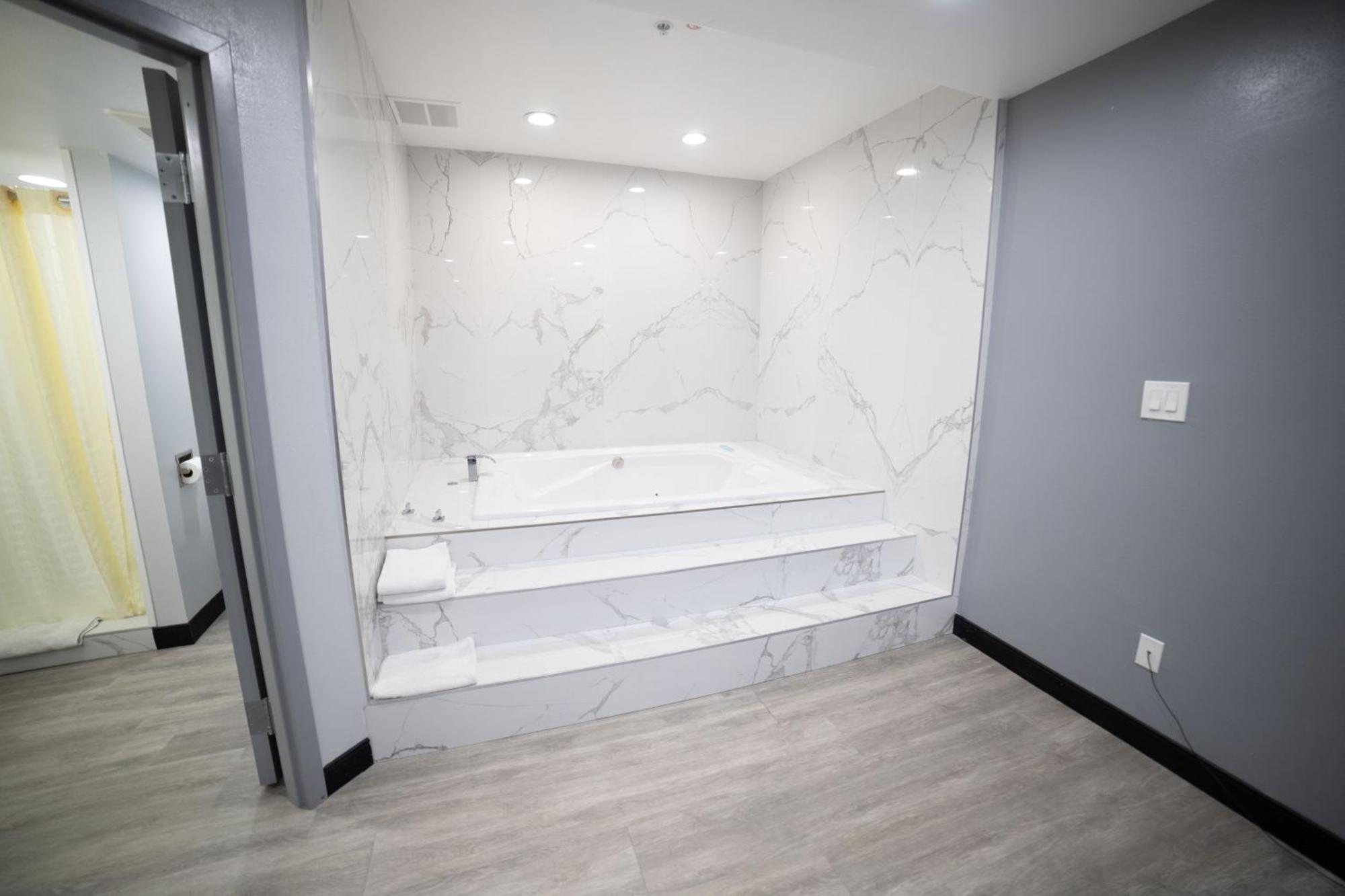 Express Inn & Suites Ontario Airport Екстериор снимка