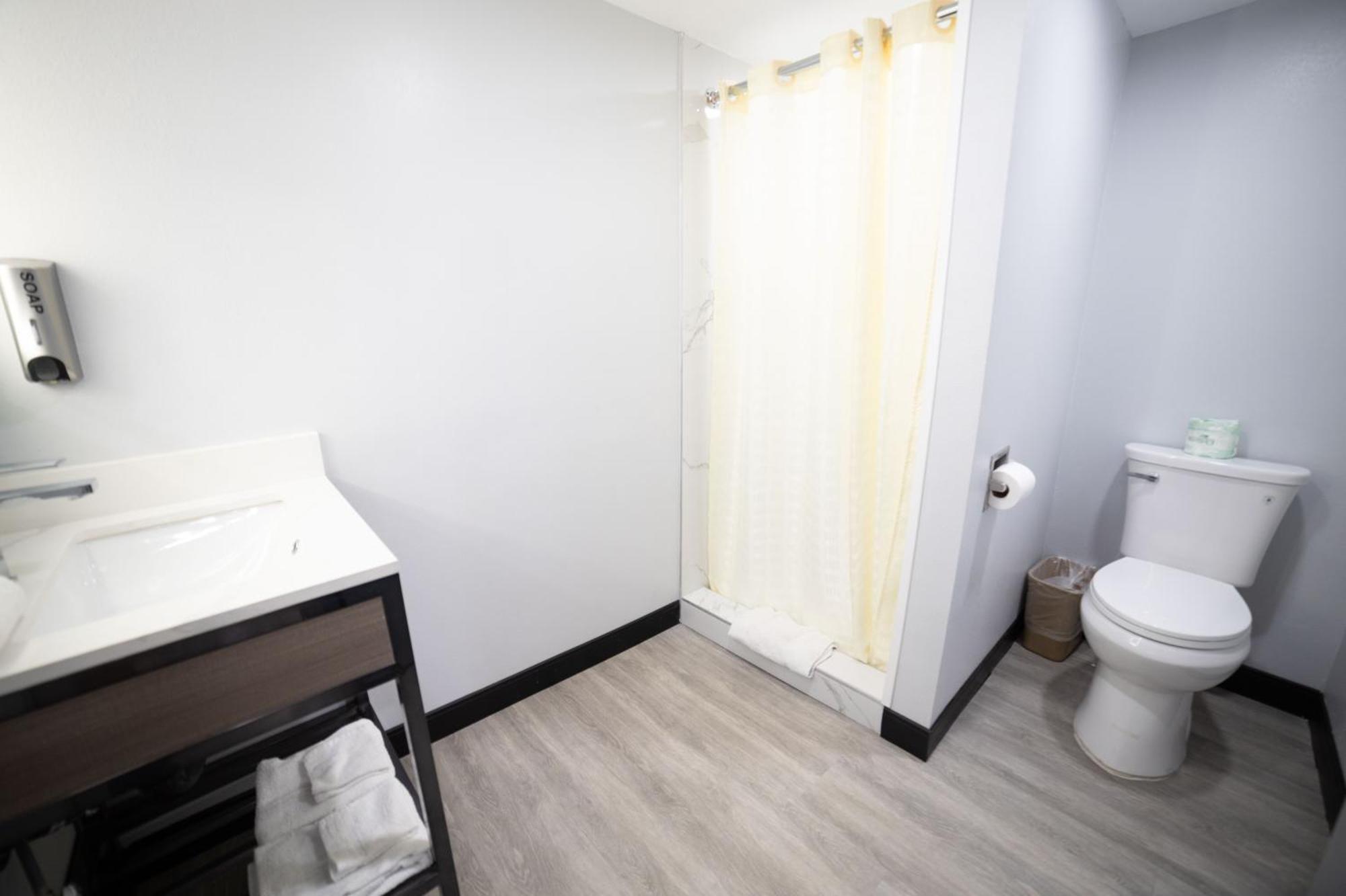 Express Inn & Suites Ontario Airport Екстериор снимка