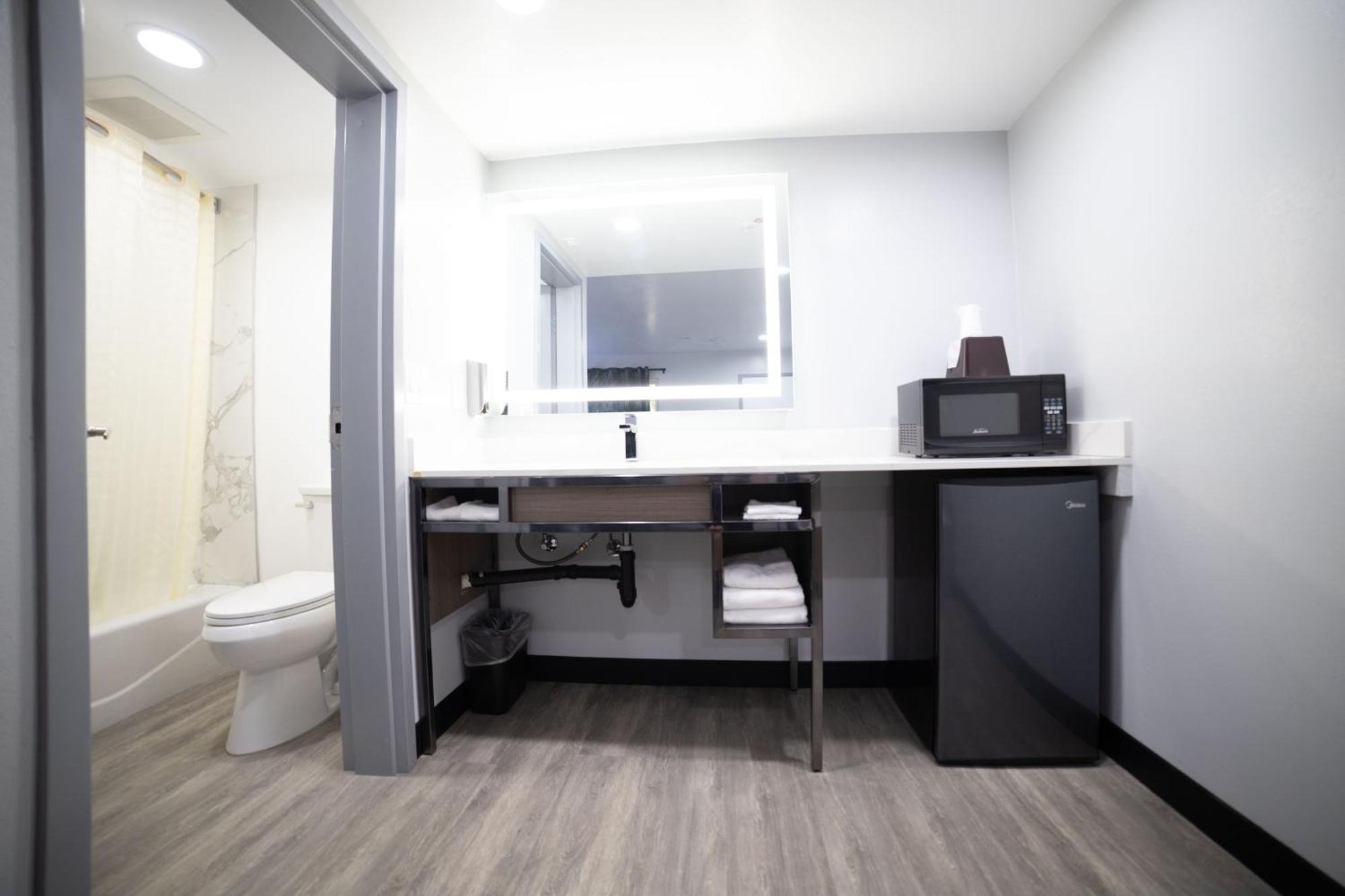 Express Inn & Suites Ontario Airport Екстериор снимка