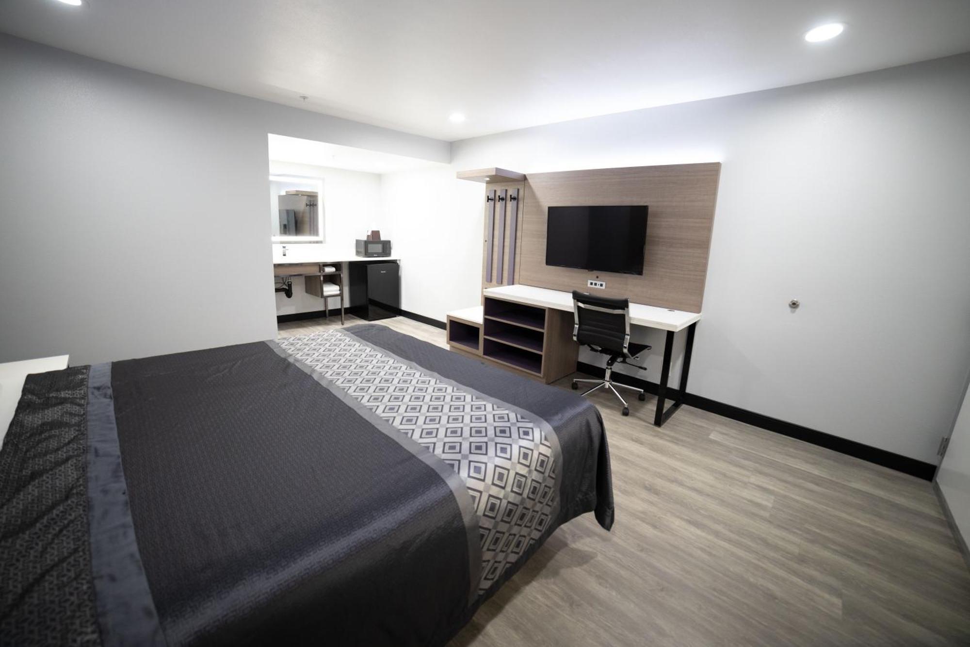 Express Inn & Suites Ontario Airport Екстериор снимка