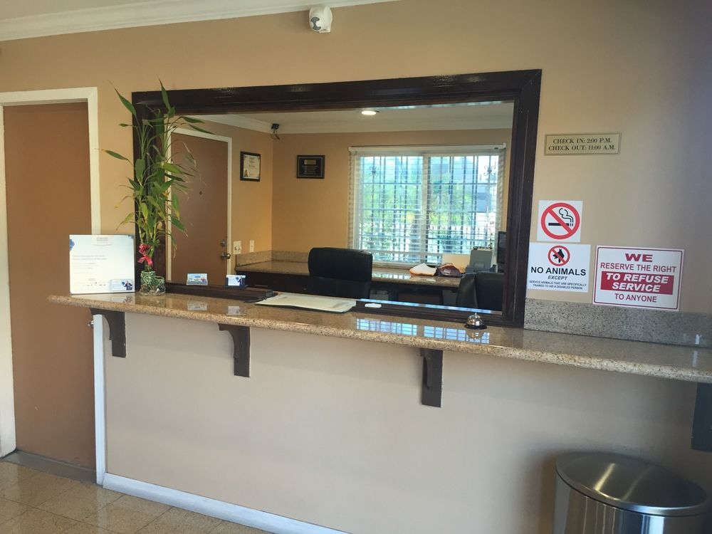 Express Inn & Suites Ontario Airport Екстериор снимка