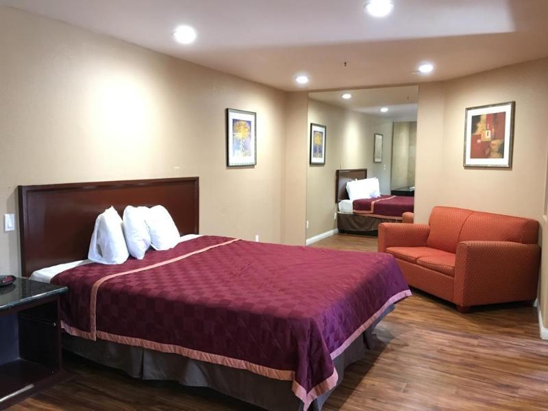 Express Inn & Suites Ontario Airport Екстериор снимка
