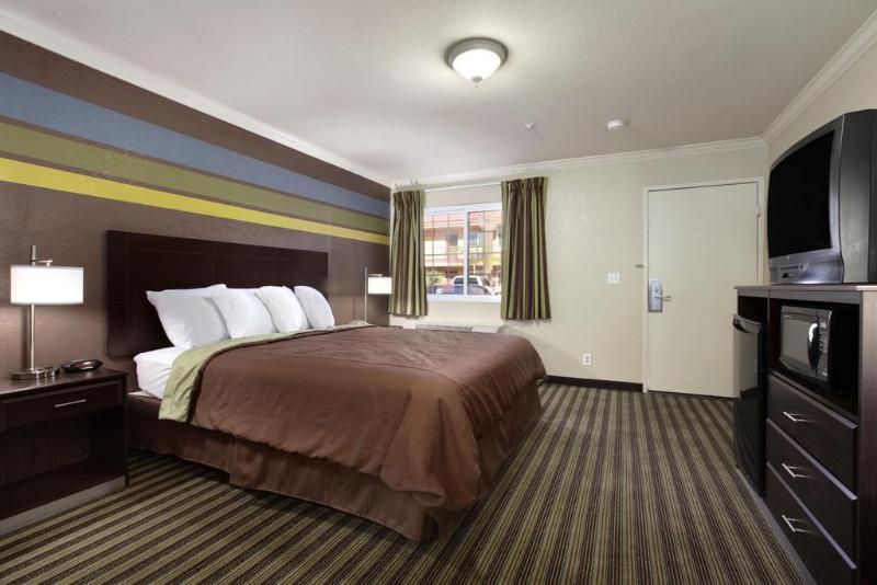 Express Inn & Suites Ontario Airport Екстериор снимка