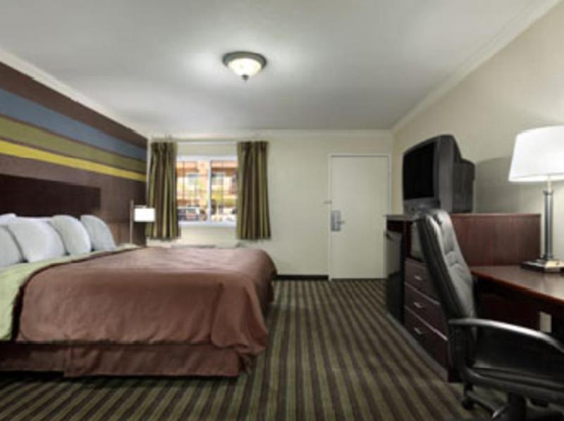 Express Inn & Suites Ontario Airport Екстериор снимка