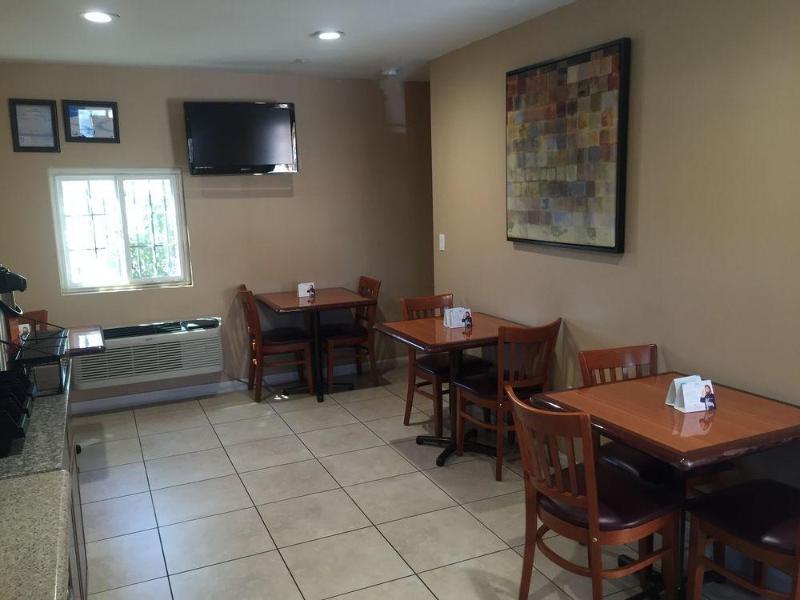 Express Inn & Suites Ontario Airport Екстериор снимка